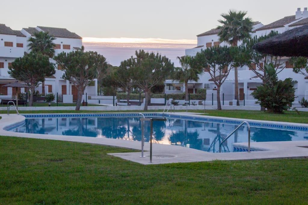 Precioso Apartamento A 700 M Del Mar Chiclana de la Frontera Kültér fotó